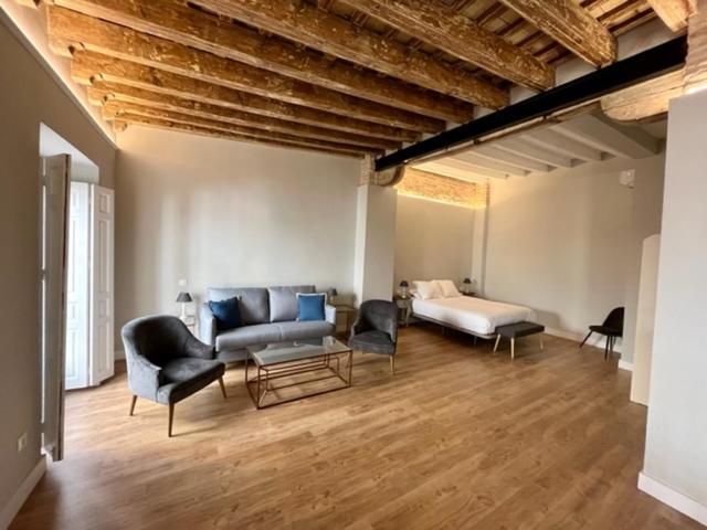 Ti1 Estiloso Loft 120M De La Catedral Tomas De Ibarra Street Sevilha Exterior foto
