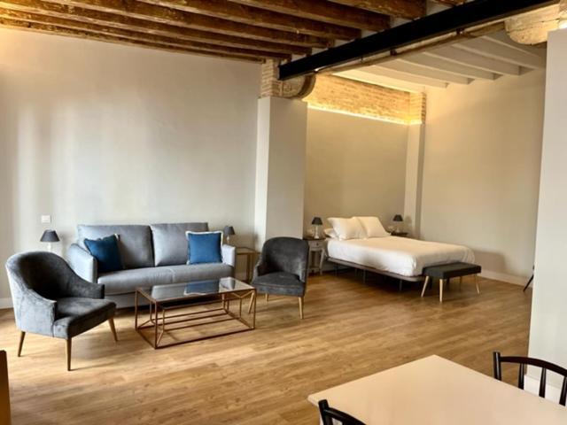 Ti1 Estiloso Loft 120M De La Catedral Tomas De Ibarra Street Sevilha Exterior foto